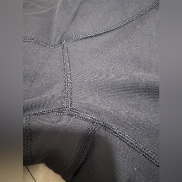 Lululemon women’s leggings size 4 - Picture 3 of 7